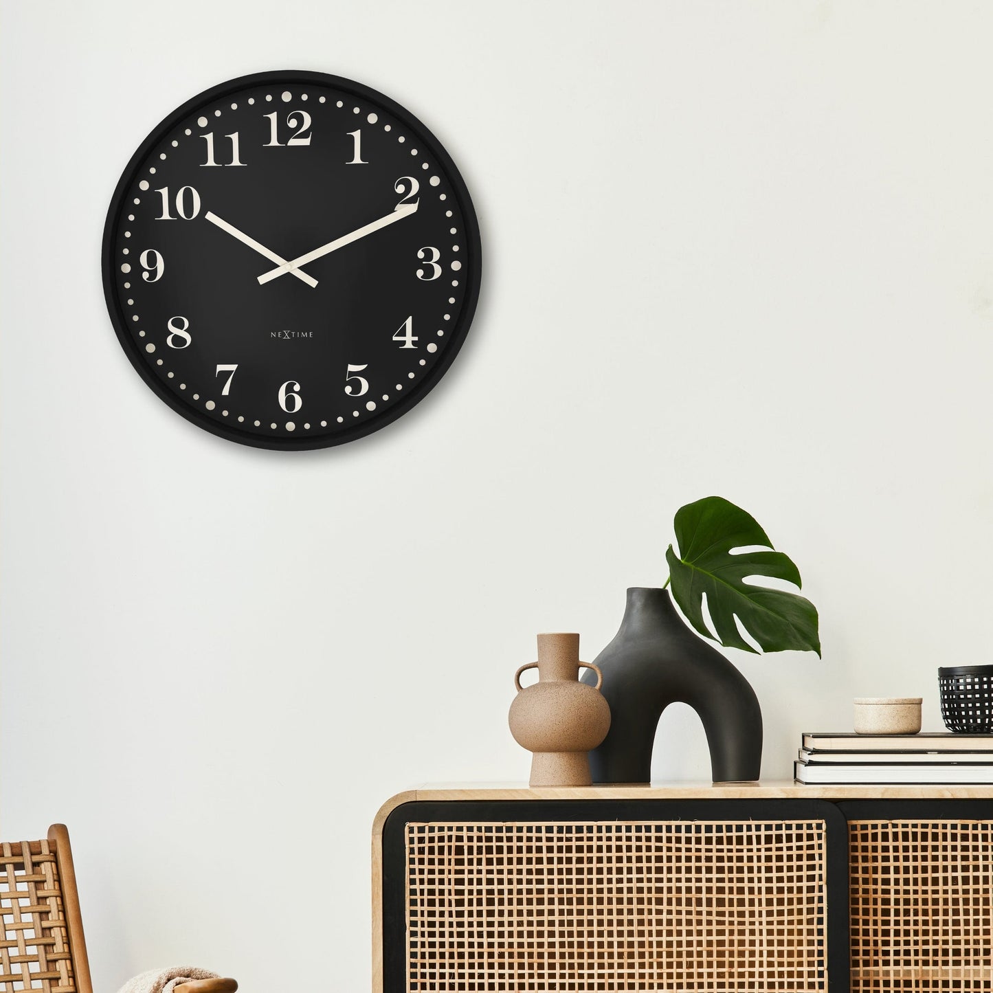 📚 NeXtime Dickens Large Wandklok 50cm - Zwart/Wit Design