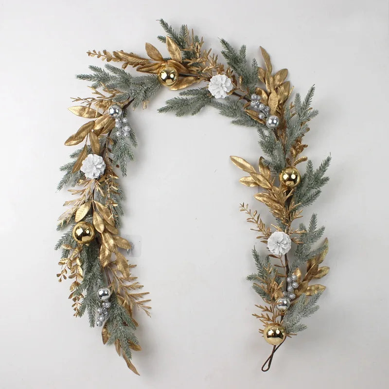🎄 Luxe Kerstkrans Goud - Kunstmatige Bloemen & Dennenappels voor Voordeur Binnen & Buiten