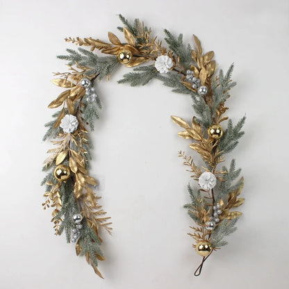 🎄 Luxe Kerstkrans Goud - Kunstmatige Bloemen & Dennenappels voor Voordeur Binnen & Buiten