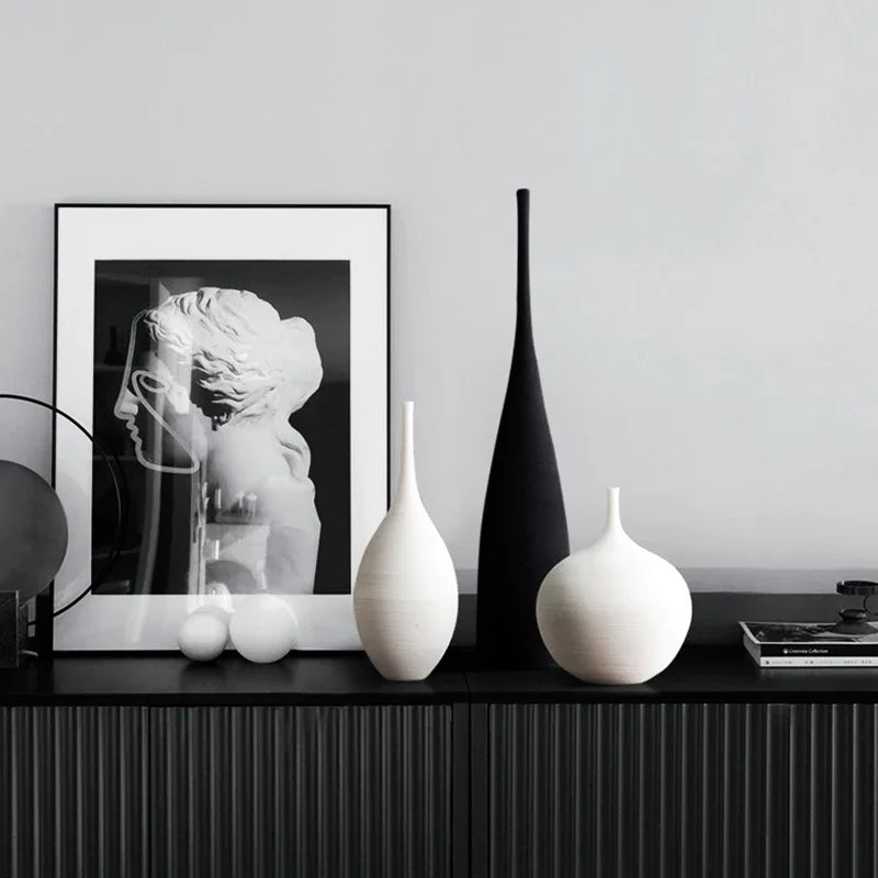 🏺 Minimalistische Zen Vaas Zwart-Wit - Handgemaakte Keramische Kunst Decoratie