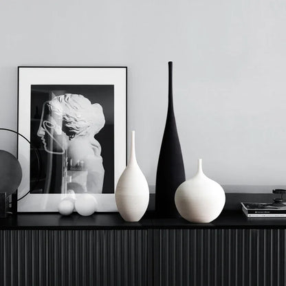 🏺 Minimalistische Zen Vaas Zwart-Wit - Handgemaakte Keramische Kunst Decoratie