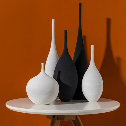 🏺 Minimalistische Zen Vaas Zwart-Wit - Handgemaakte Keramische Kunst Decoratie